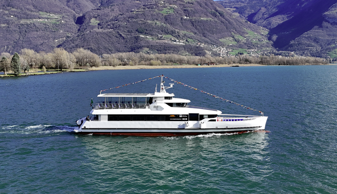 Catamarano ibrido "Predore"