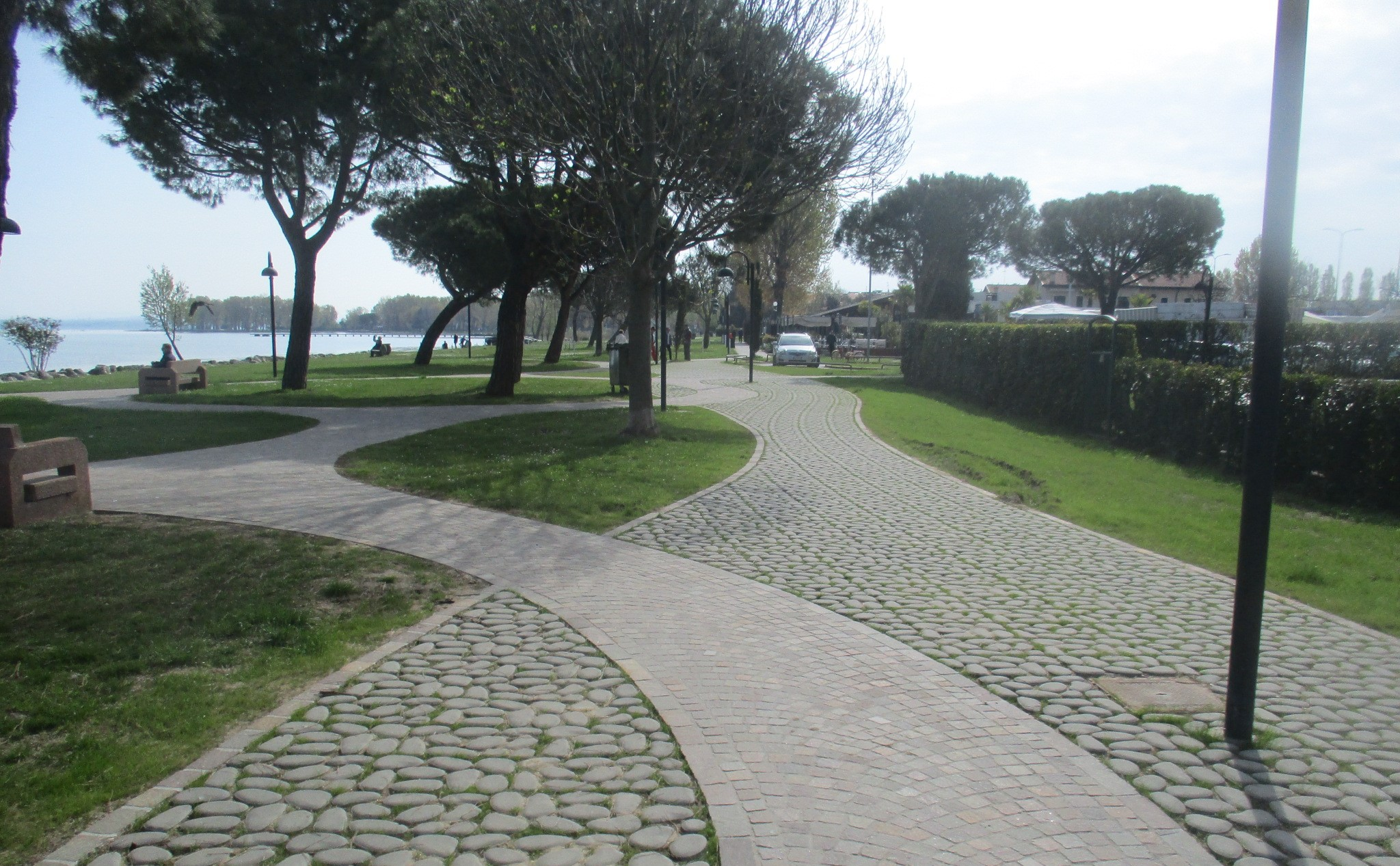 Lungo lago di Sirmione (BS)