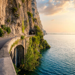 Paesaggio lombardo sulla riva del Lago di Garda